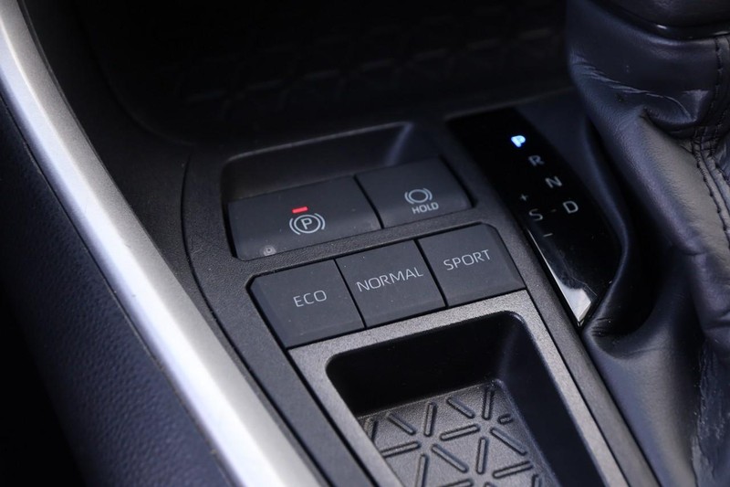 Toyota RAV4 Vehicle Full-screen Gallery Image 17