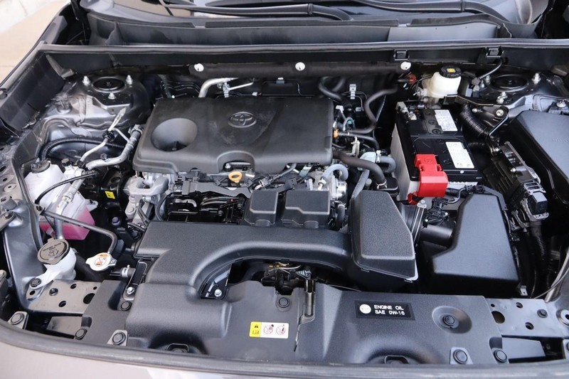 Toyota RAV4 Vehicle Full-screen Gallery Image 25