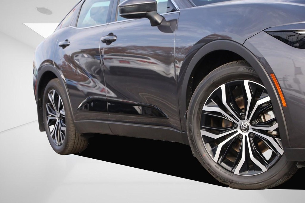 Toyota Crown Vehicle Full-screen Gallery Image 3