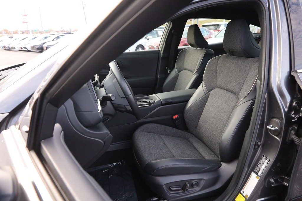 Toyota Crown Vehicle Full-screen Gallery Image 8