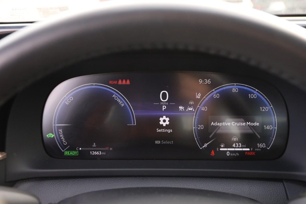 Toyota Crown Vehicle Full-screen Gallery Image 13