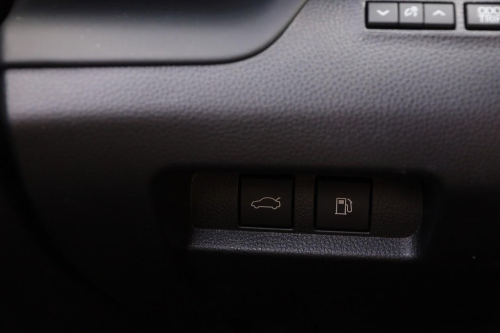 Toyota Crown Vehicle Full-screen Gallery Image 19