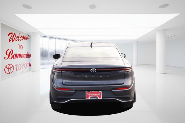 Toyota Crown Vehicle Image 06