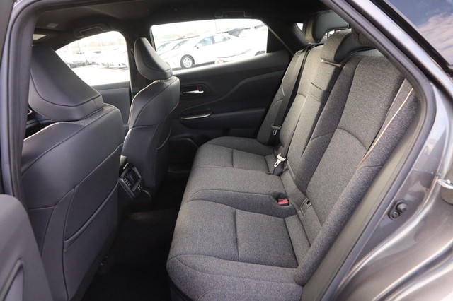 Toyota Crown Vehicle Image 09