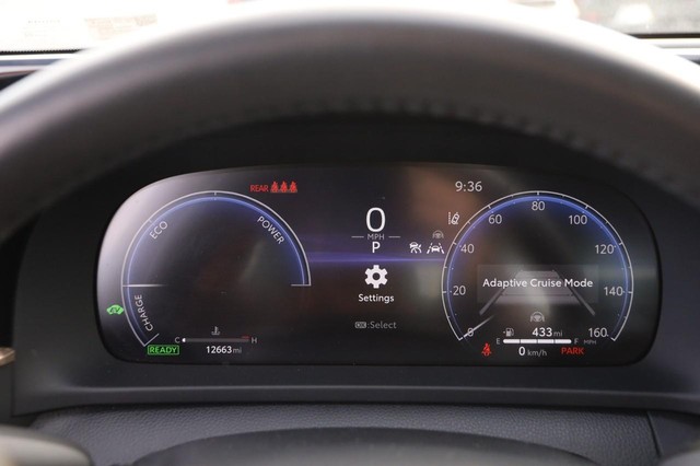 Toyota Crown Vehicle Image 13