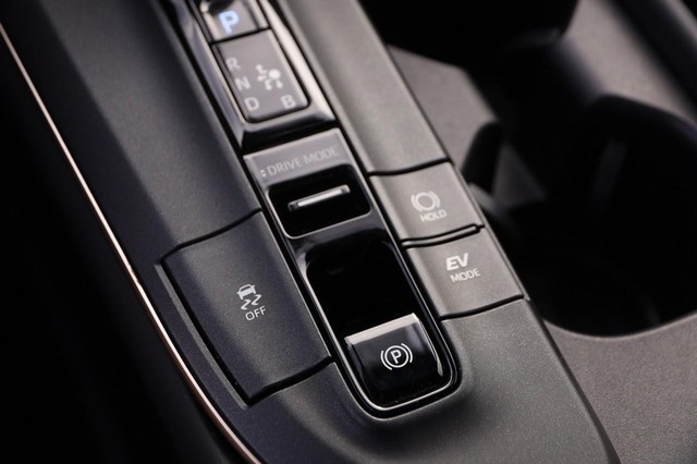 Toyota Crown Vehicle Image 18