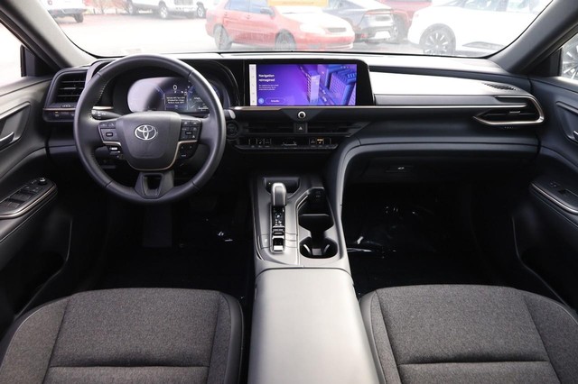 Toyota Crown Vehicle Image 20