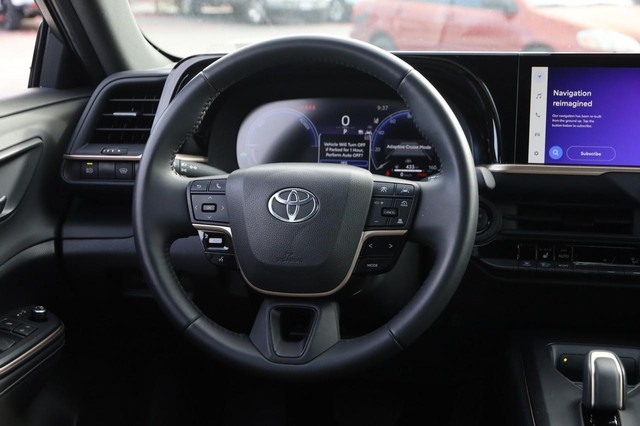 Toyota Crown Vehicle Image 22