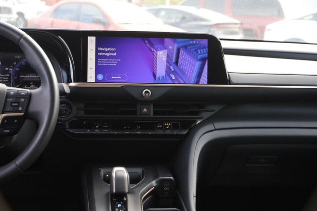 Toyota Crown Vehicle Image 23