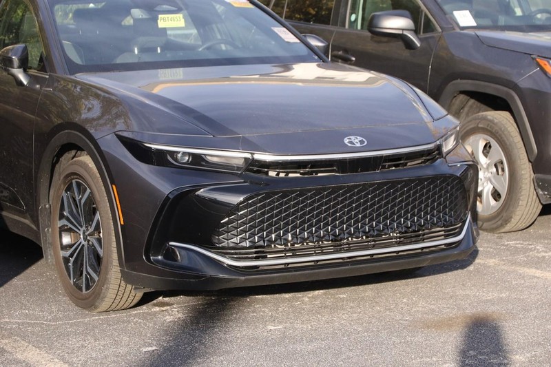 Toyota Crown Vehicle Image 02