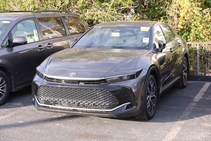 Toyota Crown Vehicle Image 04