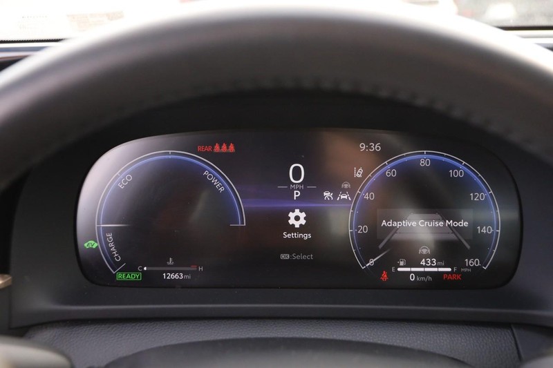 Toyota Crown Vehicle Full-screen Gallery Image 13