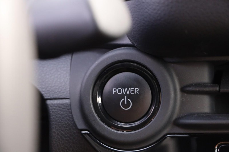 Toyota Crown Vehicle Full-screen Gallery Image 14