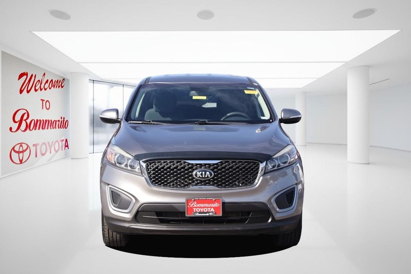 Kia Sorento Vehicle Full-screen Gallery Image 4