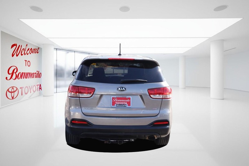 Kia Sorento Vehicle Full-screen Gallery Image 6