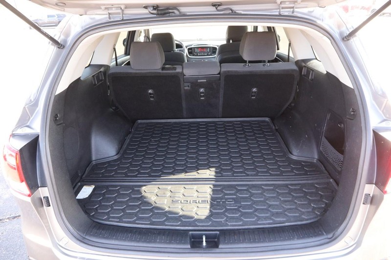 Kia Sorento Vehicle Full-screen Gallery Image 7