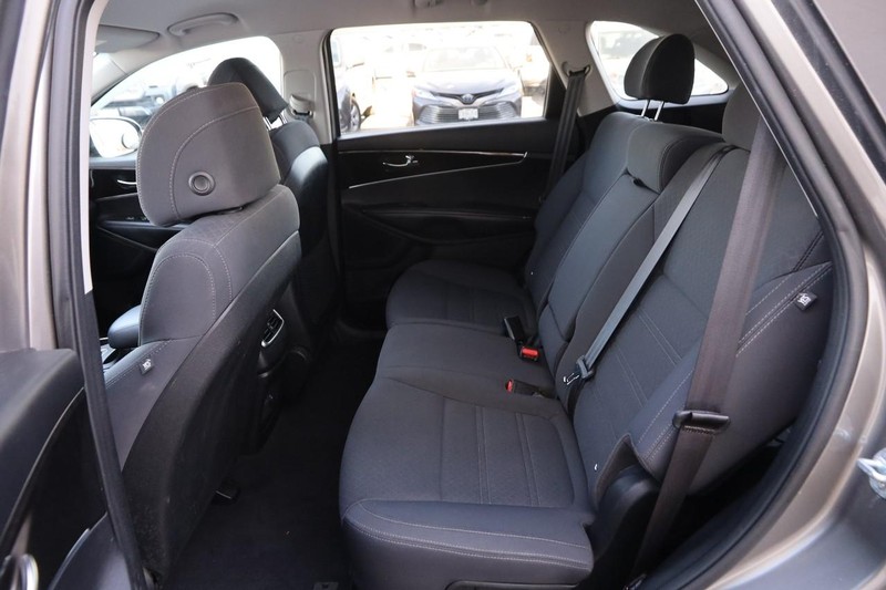 Kia Sorento Vehicle Full-screen Gallery Image 9