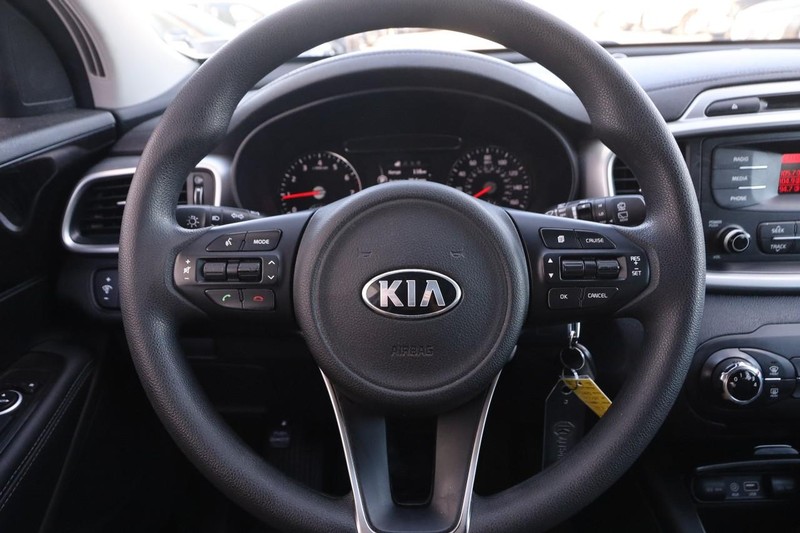 Kia Sorento Vehicle Full-screen Gallery Image 10