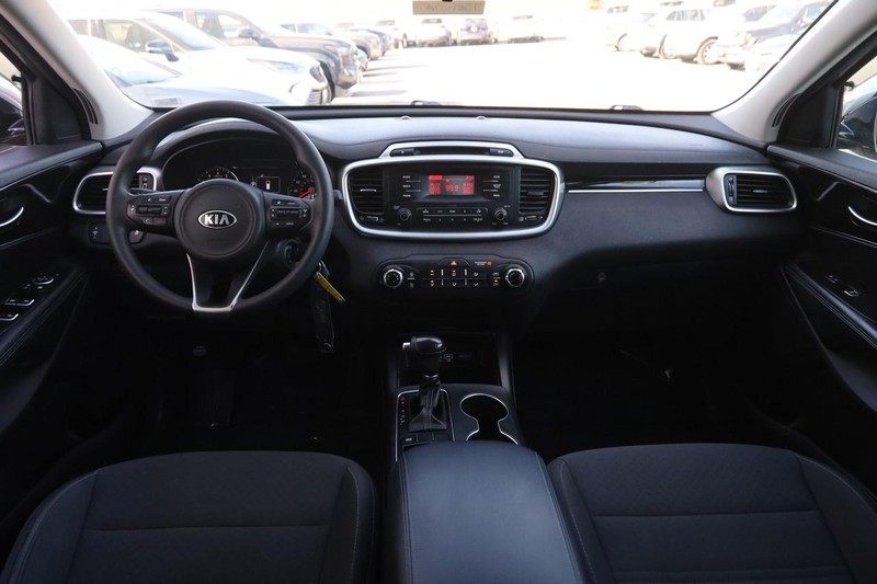 Kia Sorento Vehicle Full-screen Gallery Image 18