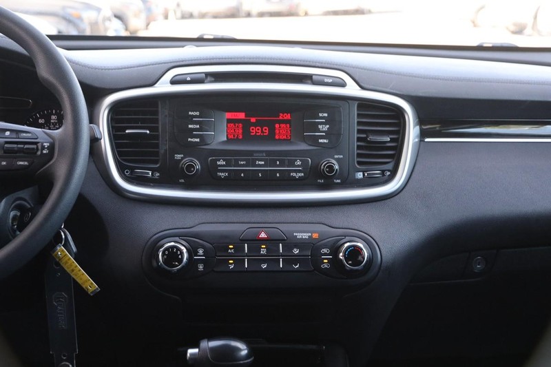 Kia Sorento Vehicle Full-screen Gallery Image 21