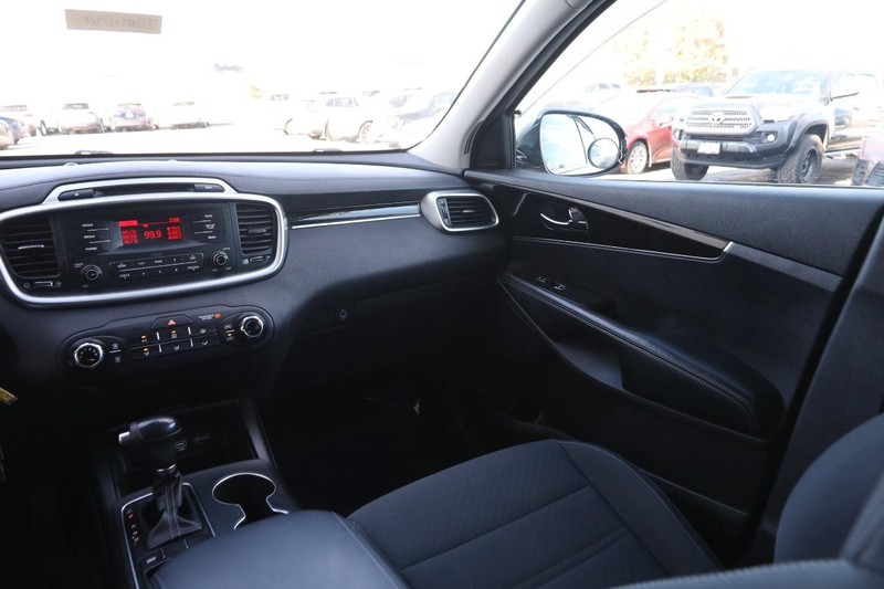 Kia Sorento Vehicle Full-screen Gallery Image 22