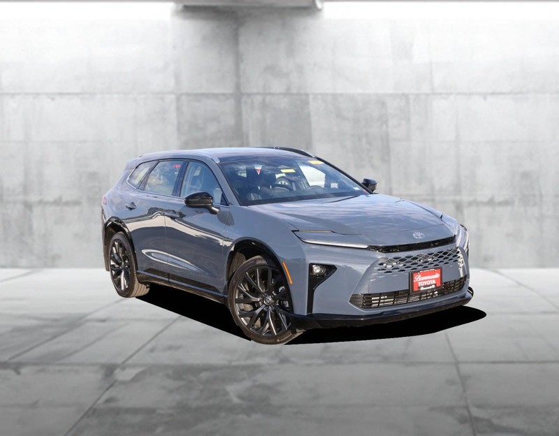 Toyota Crown Signia Vehicle Full-screen Gallery Image 2