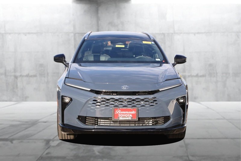 Toyota Crown Signia Vehicle Full-screen Gallery Image 4