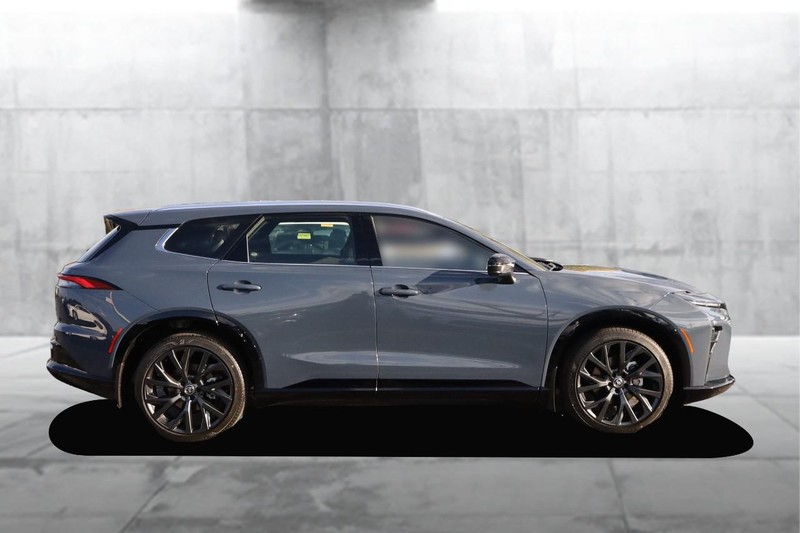 Toyota Crown Signia Vehicle Full-screen Gallery Image 5