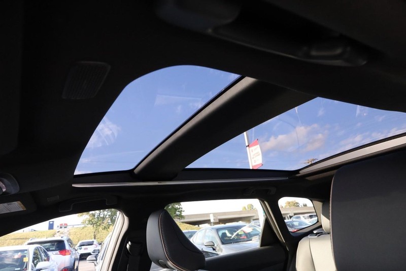 Toyota Crown Signia Vehicle Full-screen Gallery Image 9