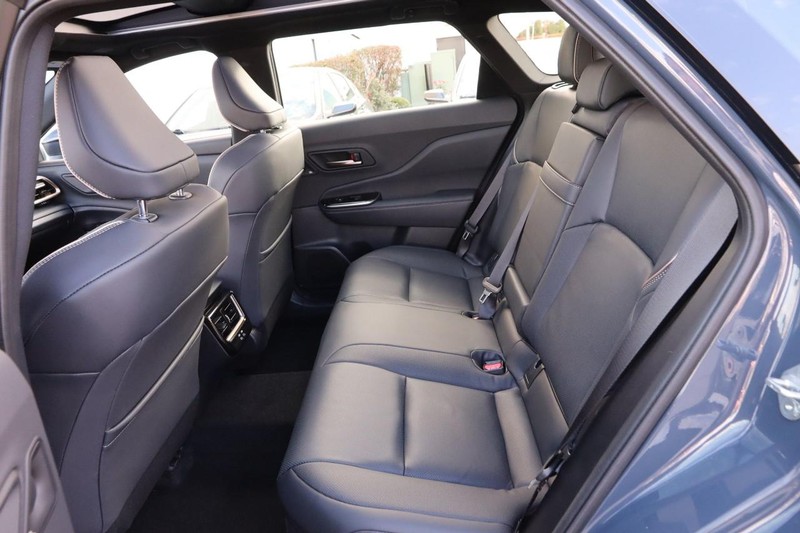 Toyota Crown Signia Vehicle Full-screen Gallery Image 11