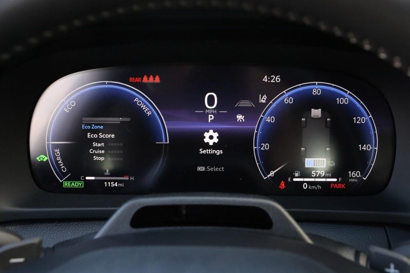 Toyota Crown Signia Vehicle Full-screen Gallery Image 15