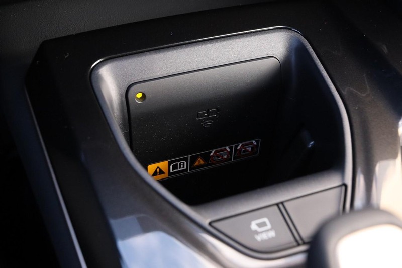 Toyota Crown Signia Vehicle Full-screen Gallery Image 20