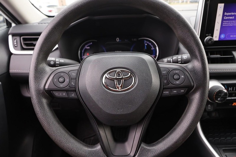 Toyota RAV4 Vehicle Full-screen Gallery Image 10