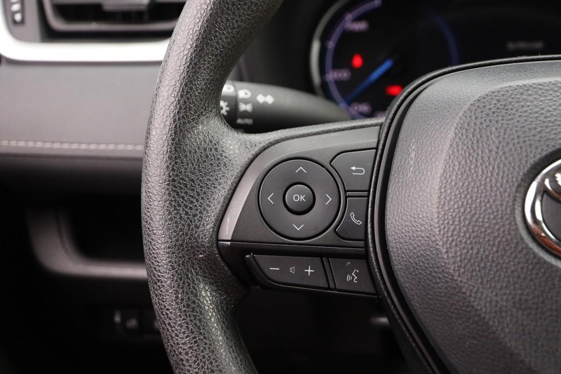 Toyota RAV4 Vehicle Full-screen Gallery Image 11