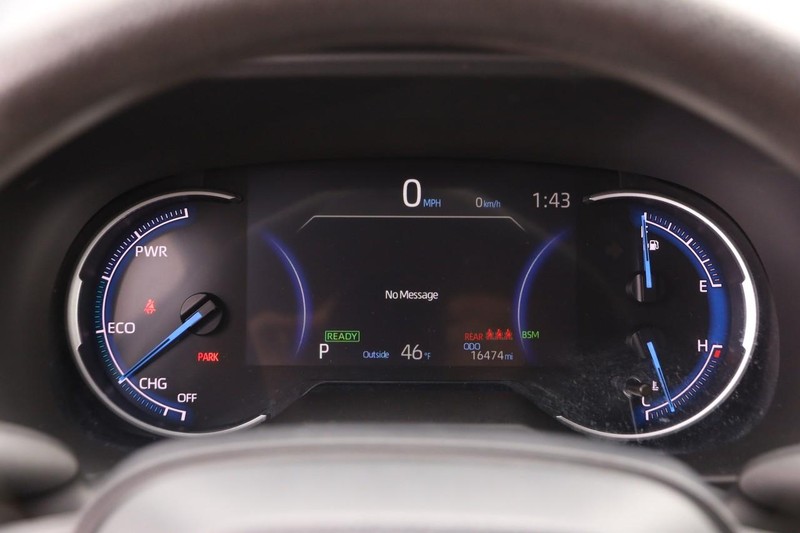 Toyota RAV4 Vehicle Full-screen Gallery Image 13