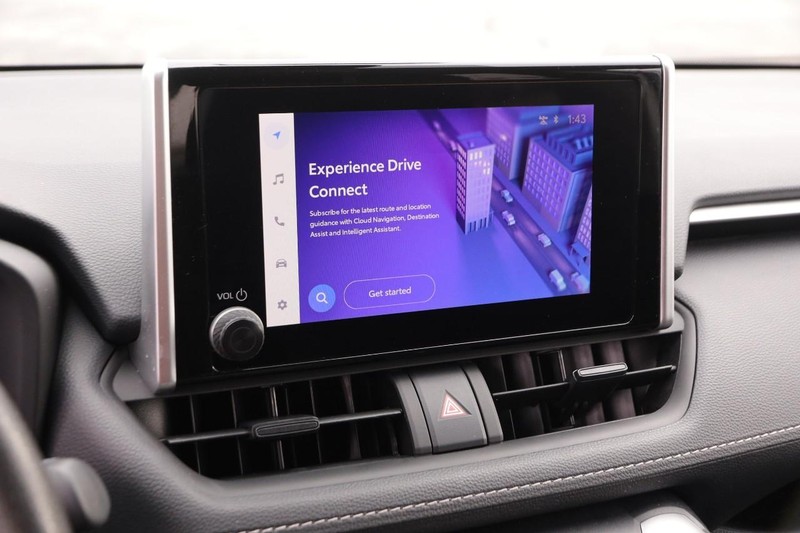Toyota RAV4 Vehicle Full-screen Gallery Image 15
