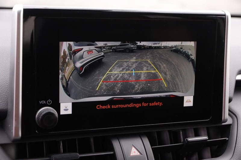 Toyota RAV4 Vehicle Full-screen Gallery Image 16