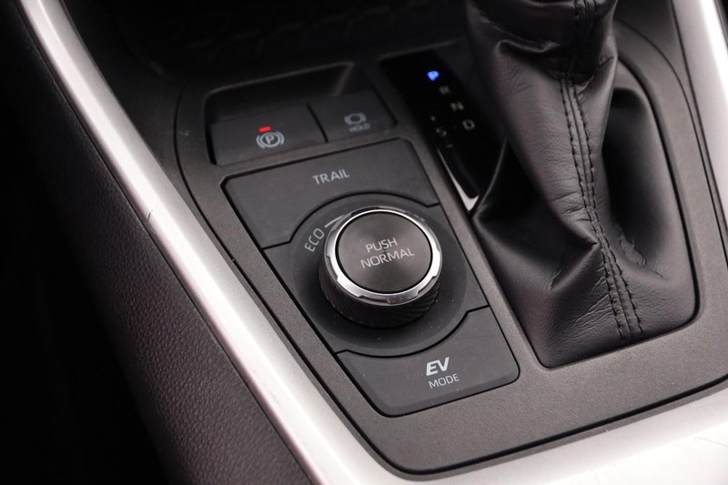 Toyota RAV4 Vehicle Full-screen Gallery Image 18