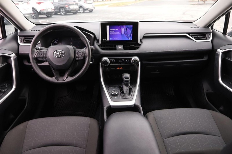 Toyota RAV4 Vehicle Full-screen Gallery Image 19