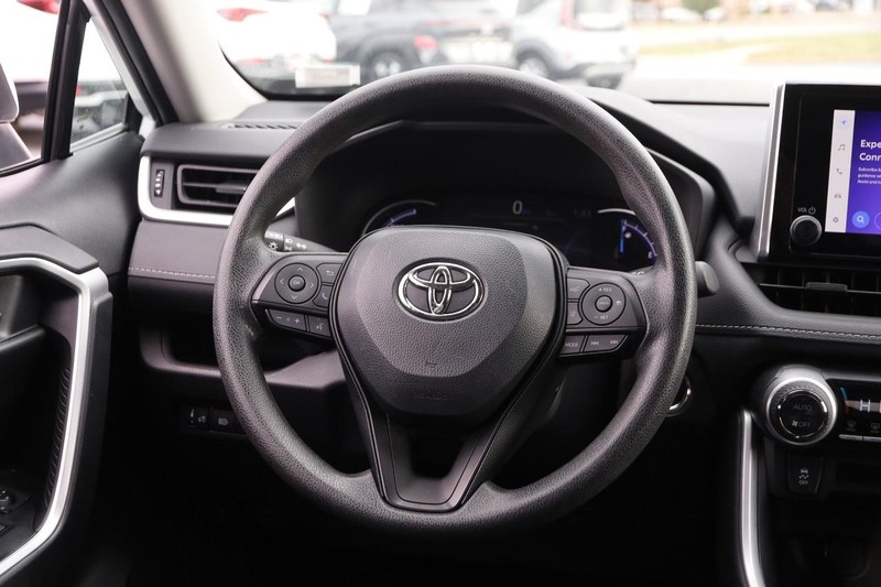 Toyota RAV4 Vehicle Full-screen Gallery Image 21