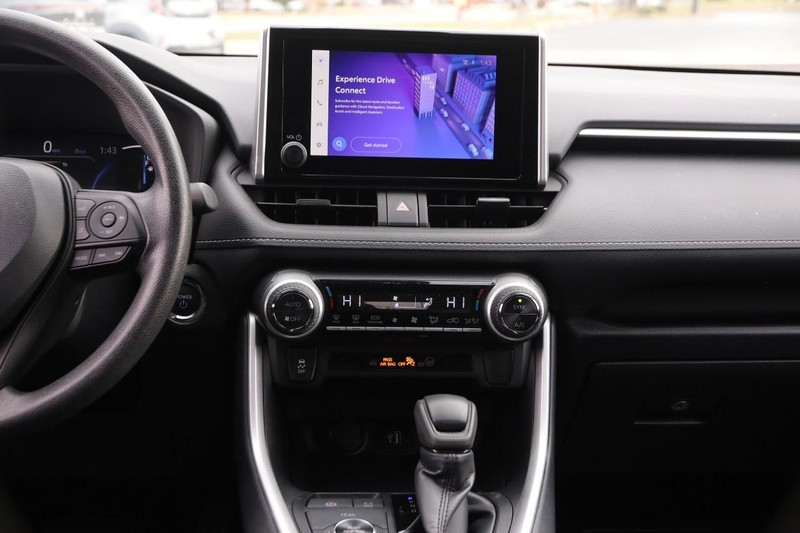 Toyota RAV4 Vehicle Full-screen Gallery Image 22