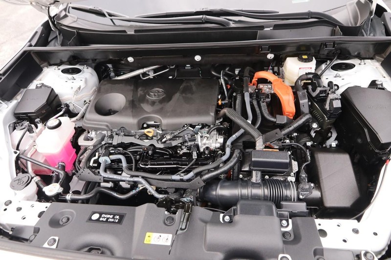 Toyota RAV4 Vehicle Full-screen Gallery Image 25