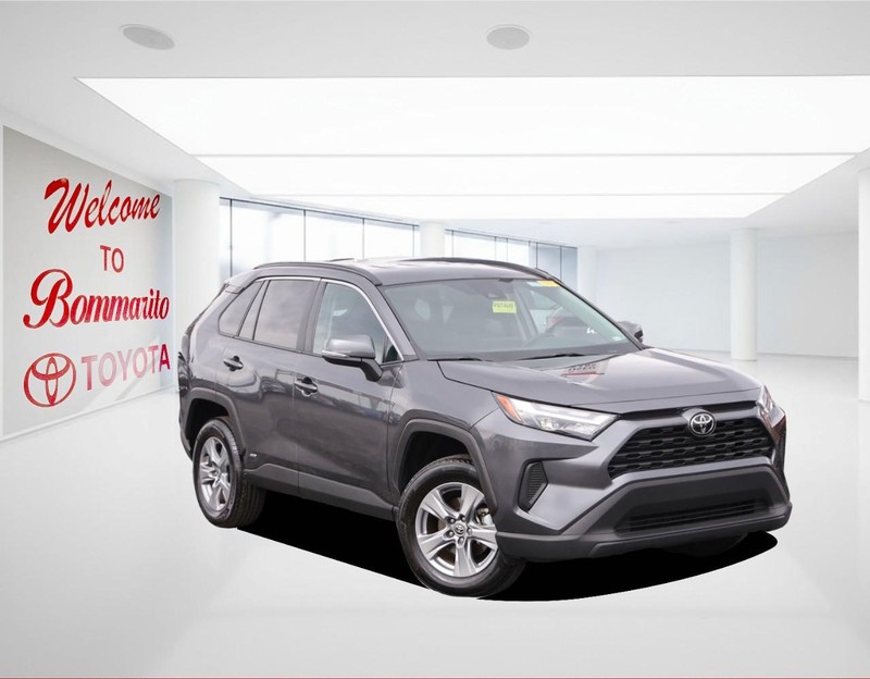 Toyota RAV4 Vehicle Full-screen Gallery Image 2