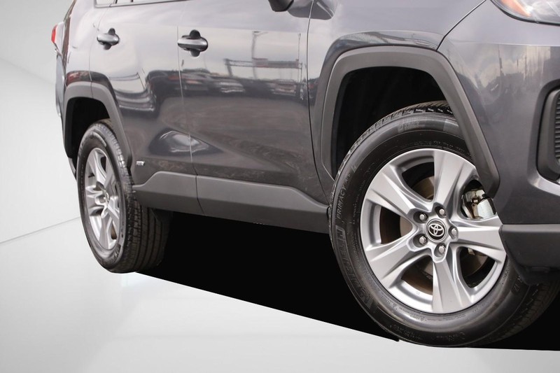 Toyota RAV4 Vehicle Full-screen Gallery Image 3