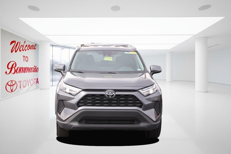Toyota RAV4 Vehicle Full-screen Gallery Image 4