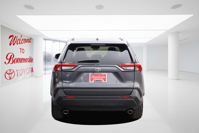 Toyota RAV4 Vehicle Full-screen Gallery Image 6