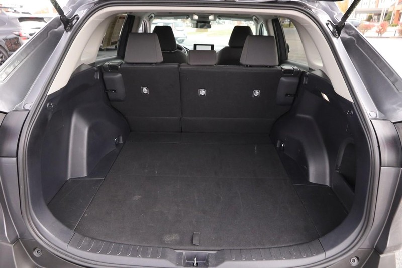 Toyota RAV4 Vehicle Full-screen Gallery Image 7