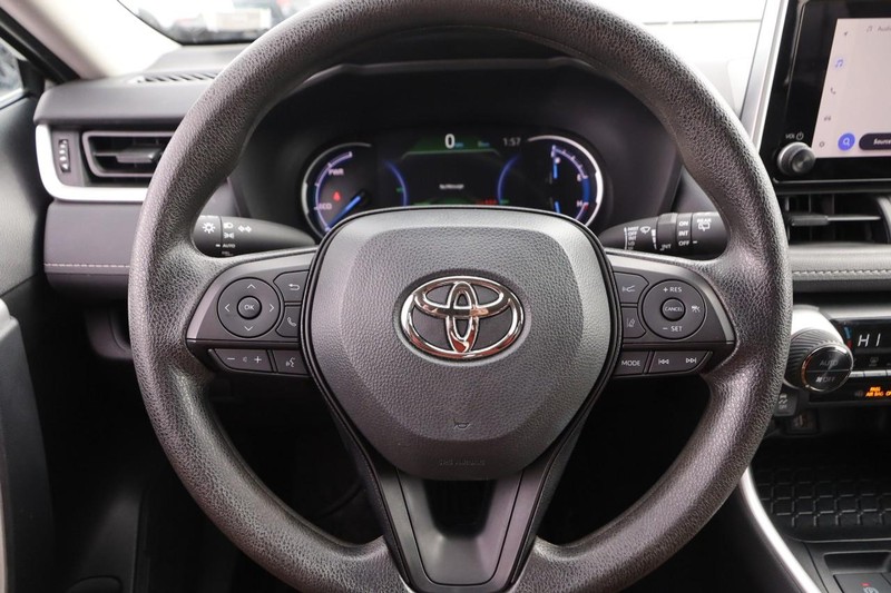 Toyota RAV4 Vehicle Full-screen Gallery Image 10