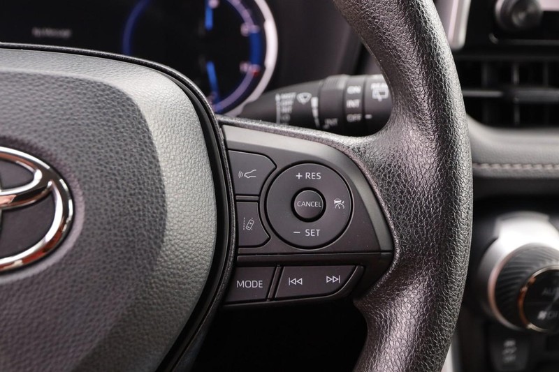 Toyota RAV4 Vehicle Full-screen Gallery Image 12