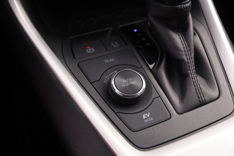 Toyota RAV4 Vehicle Full-screen Gallery Image 18